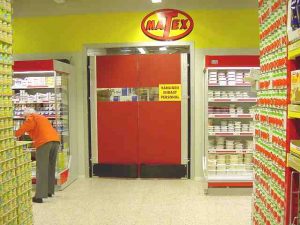 Pendeldörrar för miljöer med hårda krav, till exempel butik, lager, stormarknad, storkök, livsmedelsproduktion mm.